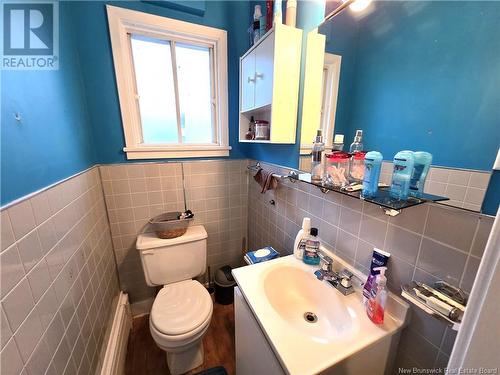 637 Victoria Street, Edmundston, NB - Indoor Photo Showing Bathroom