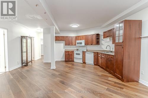 121 Sovereigns Gate, Barrie, ON - Indoor Photo Showing Kitchen