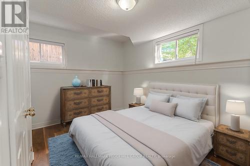 121 Sovereigns Gate, Barrie, ON - Indoor Photo Showing Bedroom