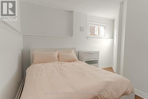 121 Sovereigns Gate, Barrie, ON - Indoor Photo Showing Bedroom