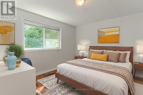 121 Sovereigns Gate, Barrie, ON - Indoor Photo Showing Bedroom