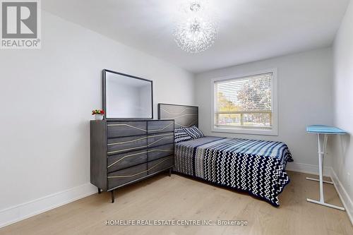 154 Avondale Boulevard, Brampton, ON - Indoor Photo Showing Bedroom