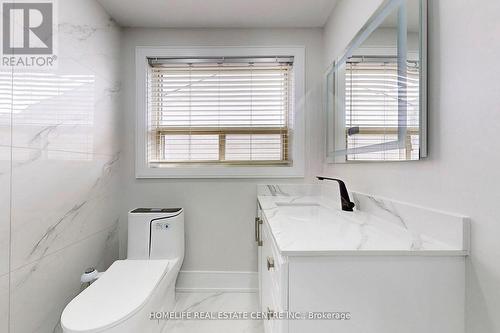 154 Avondale Boulevard, Brampton, ON - Indoor Photo Showing Bathroom