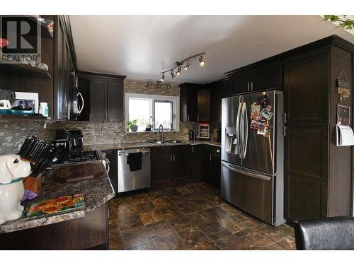 16020 Tupper Village Way, Dawson Creek, BC - Indoor Photo Showing Kitchen With Double Sink With Upgraded Kitchen