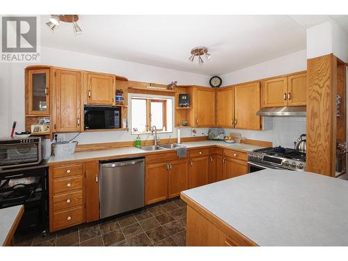 16020 Tupper Village Way, Dawson Creek, BC - Indoor Photo Showing Kitchen With Double Sink