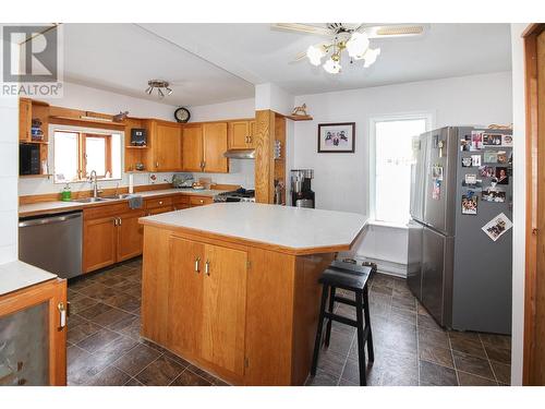 16020 Tupper Village Way, Dawson Creek, BC - Indoor Photo Showing Kitchen With Double Sink