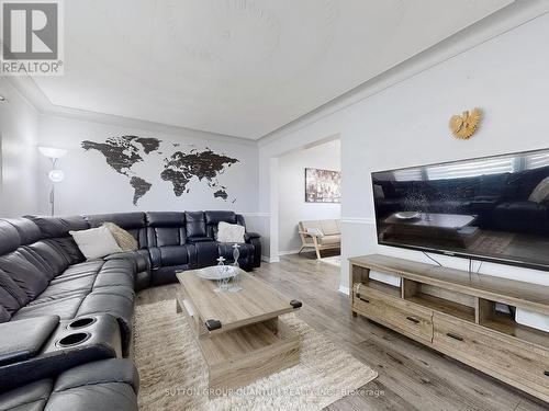 7086 Centennial Street, Niagara Falls, ON - Indoor Photo Showing Living Room