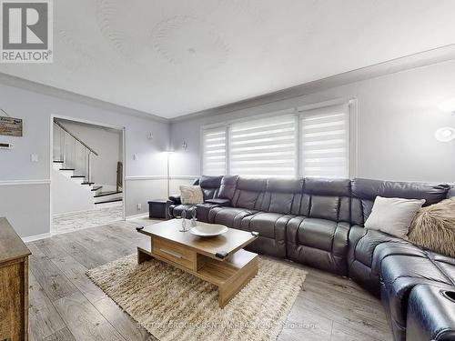 7086 Centennial Street, Niagara Falls, ON - Indoor Photo Showing Living Room