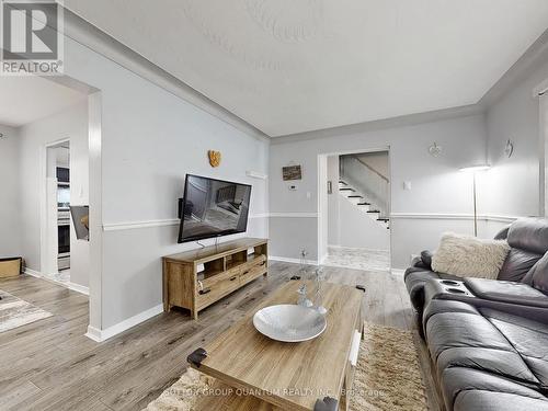 7086 Centennial Street, Niagara Falls, ON - Indoor Photo Showing Living Room