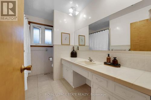 31 Owen Place, Hamilton, ON - Indoor Photo Showing Bathroom