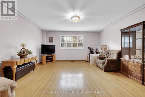 31 Owen Place, Hamilton, ON - Indoor Photo Showing Living Room