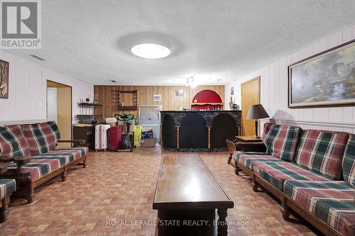 31 Owen Place, Hamilton, ON - Indoor Photo Showing Living Room