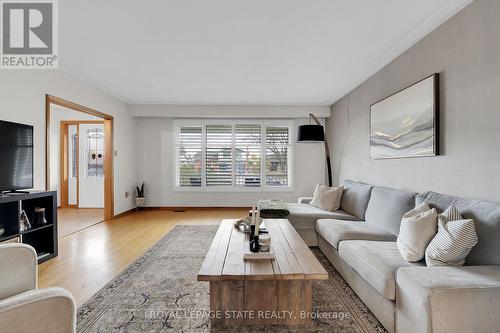 31 Owen Place, Hamilton, ON - Indoor Photo Showing Living Room