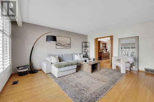 31 Owen Place, Hamilton, ON - Indoor Photo Showing Living Room