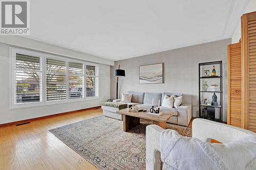 31 Owen Place, Hamilton, ON - Indoor Photo Showing Living Room