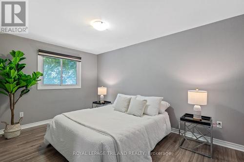 1289 Jalna Boulevard, London, ON - Indoor Photo Showing Bedroom