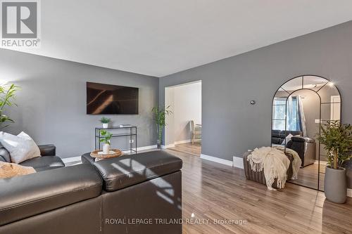 1289 Jalna Boulevard, London, ON - Indoor Photo Showing Living Room