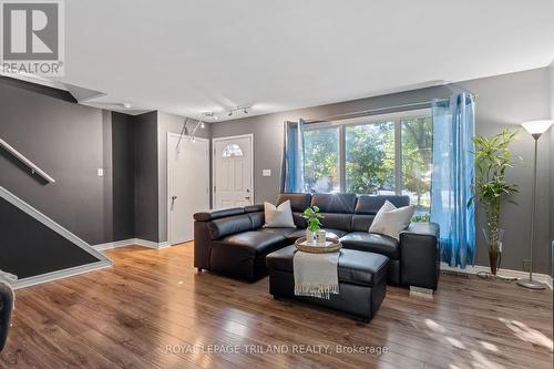 1289 Jalna Boulevard, London, ON - Indoor Photo Showing Living Room