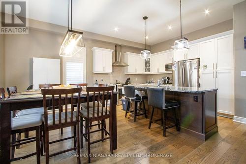 7174 Optimist Lane, Niagara Falls (212 - Morrison), ON - Indoor Photo Showing Dining Room