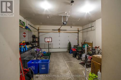 7174 Optimist Lane, Niagara Falls (212 - Morrison), ON - Indoor Photo Showing Garage