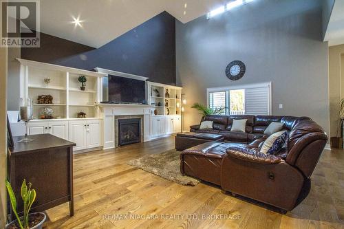 7174 Optimist Lane, Niagara Falls (212 - Morrison), ON - Indoor Photo Showing Living Room With Fireplace