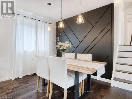 7499 Jubilee Drive, Niagara Falls, ON - Indoor Photo Showing Dining Room