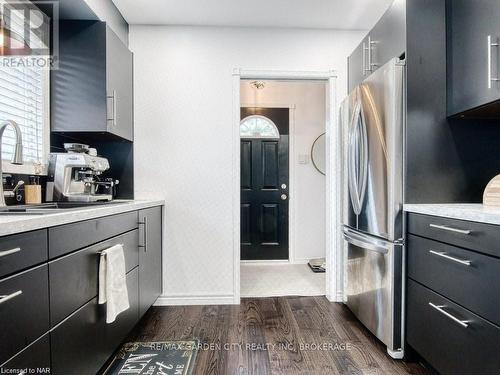 7499 Jubilee Drive, Niagara Falls, ON - Indoor Photo Showing Kitchen