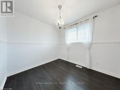 7499 Jubilee Drive, Niagara Falls, ON - Indoor Photo Showing Other Room