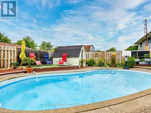 7499 Jubilee Drive, Niagara Falls, ON - Outdoor With In Ground Pool With Backyard