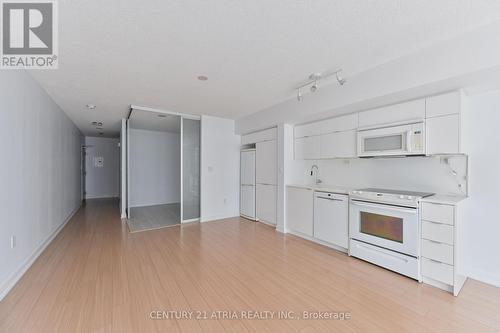 331 - 21 Iceboat Terrace, Toronto, ON - Indoor Photo Showing Kitchen