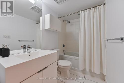 331 - 21 Iceboat Terrace, Toronto, ON - Indoor Photo Showing Bathroom