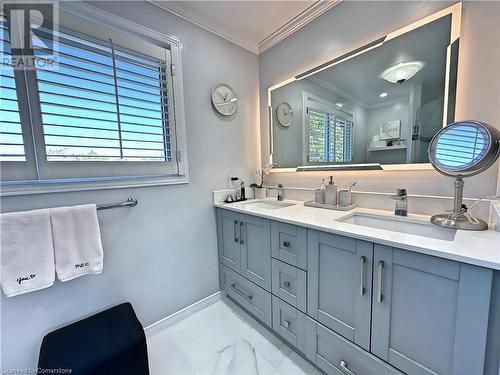 6 Vine Road, Grimsby, ON - Indoor Photo Showing Bathroom