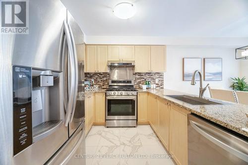 2280 Winlord Place, Oshawa, ON - Indoor Photo Showing Kitchen With Upgraded Kitchen