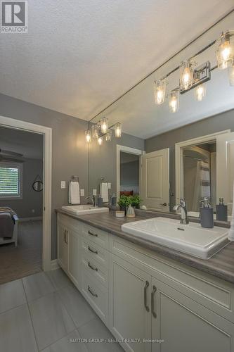 1962 Kilgorman Way, London, ON - Indoor Photo Showing Bathroom