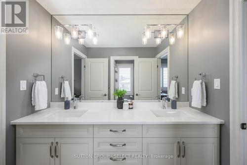 1962 Kilgorman Way, London, ON - Indoor Photo Showing Bathroom