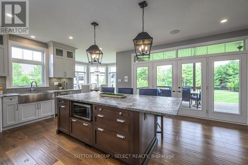 1962 Kilgorman Way, London, ON - Indoor Photo Showing Kitchen With Upgraded Kitchen