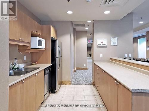 503 - 185 Oneida Crescent E, Richmond Hill, ON - Indoor Photo Showing Kitchen With Double Sink