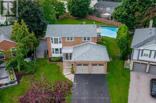 29 Eves Court, Newmarket, ON - Outdoor With In Ground Pool