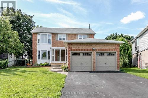 29 Eves Court, Newmarket, ON - Outdoor With Facade