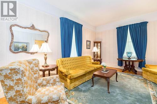 4 Thomas Street, Adjala-Tosorontio, ON - Indoor Photo Showing Living Room