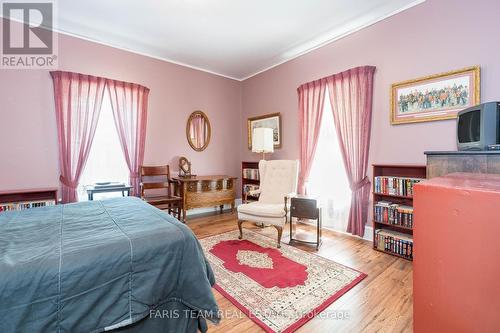 4 Thomas Street, Adjala-Tosorontio, ON - Indoor Photo Showing Bedroom