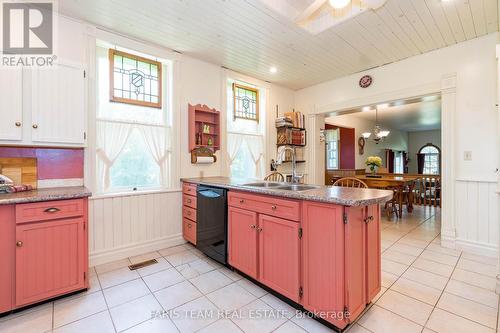 4 Thomas Street, Adjala-Tosorontio, ON - Indoor Photo Showing Kitchen With Double Sink