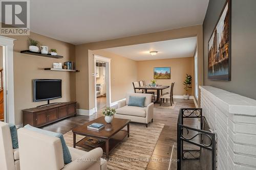 145 Coldwater Road, Orillia, ON - Indoor Photo Showing Living Room