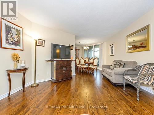 104 - 95 La Rose Avenue, Toronto, ON - Indoor Photo Showing Living Room