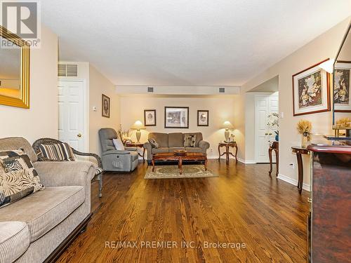 104 - 95 La Rose Avenue, Toronto, ON - Indoor Photo Showing Living Room