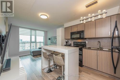 802 - 80 Esther Lorrie Drive, Toronto, ON - Indoor Photo Showing Kitchen