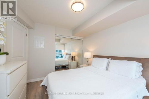 802 - 80 Esther Lorrie Drive, Toronto, ON - Indoor Photo Showing Bedroom