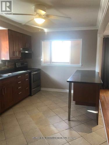 Main - 34 Langwith Court, Brampton, ON - Indoor Photo Showing Kitchen