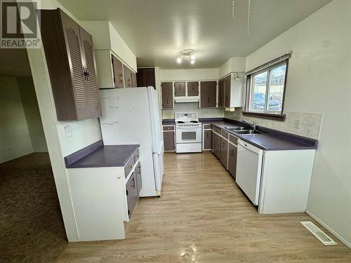 706 Cedar Street, Creston, BC - Indoor Photo Showing Kitchen With Double Sink