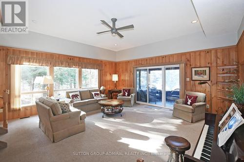 326 Indian Point Road, Kawartha Lakes, ON - Indoor Photo Showing Living Room